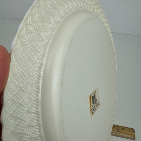 Vtg Plastic White Round Plate Basket Weave Edges Christmas Tree Imagery 11inches - Picture 10 of 14